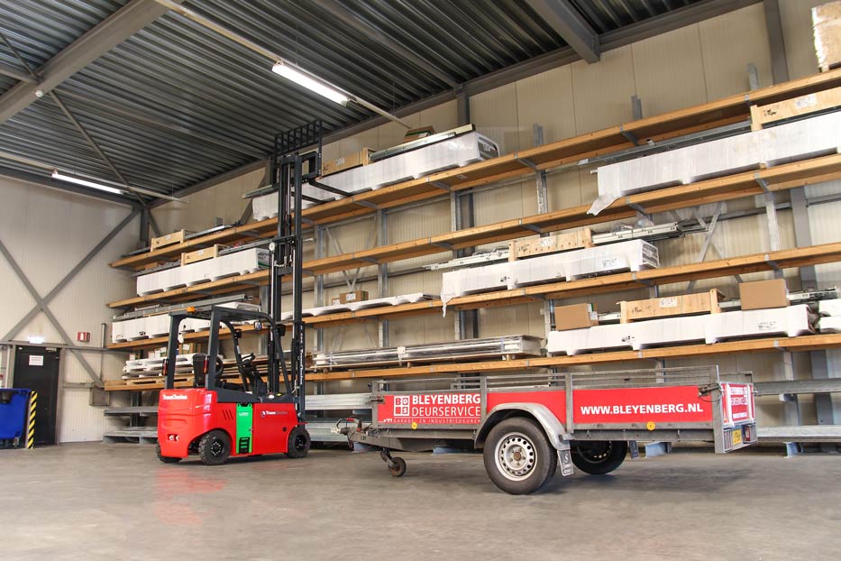 Nieuwe TransClusion lithium heftruck voor Bleyenberg Deurservice