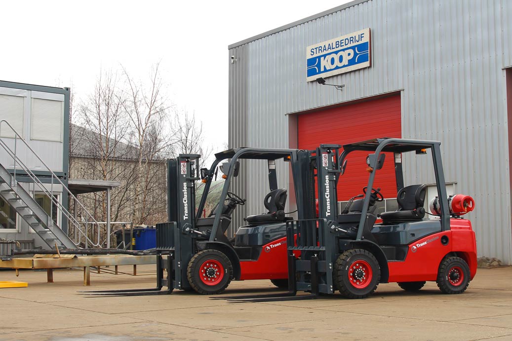 Twee nieuwe LPG heftrucks voor Straalbedrijf Koop